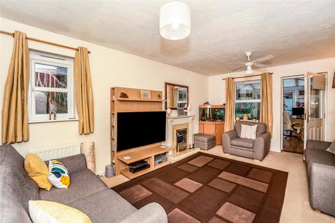 2 bedroom end of terrace house for sale, Magpie Hall Road, Chatham, ME4