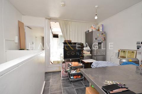 2 bedroom flat for sale, Church Mead, Camberwell Road, London, Greater London. SE5