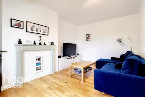2 bedroom flat to rent, Beech House Road, CR0