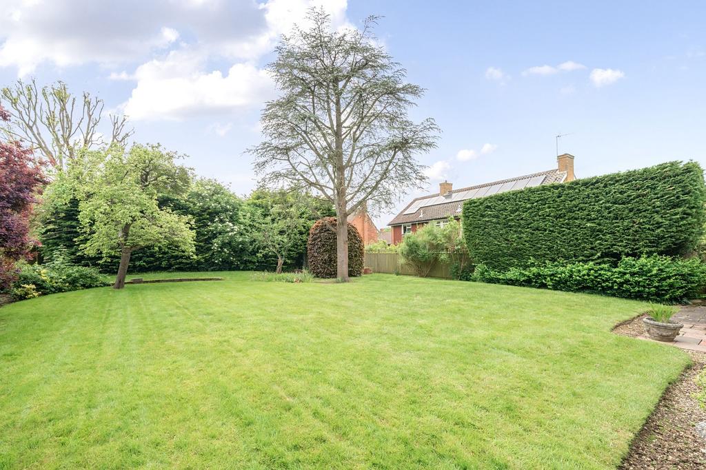Ashtead, Ashtead KT21 4 bed detached house for sale £1,175,000