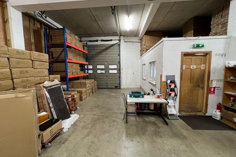 Warehouse to rent, Middlesex Business Centre, Bridge Road, Southall, UB2