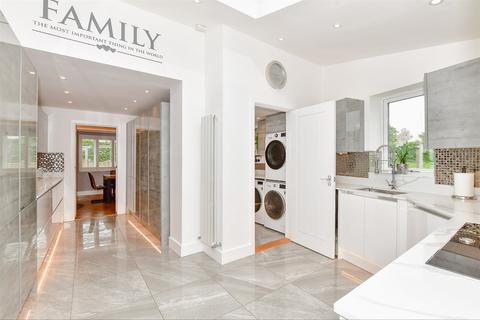 9 Grove Road, Wickhambreaux, Canterbury, CT3 1SA