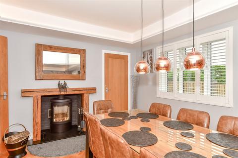 9 Grove Road, Wickhambreaux, Canterbury, CT3 1SA