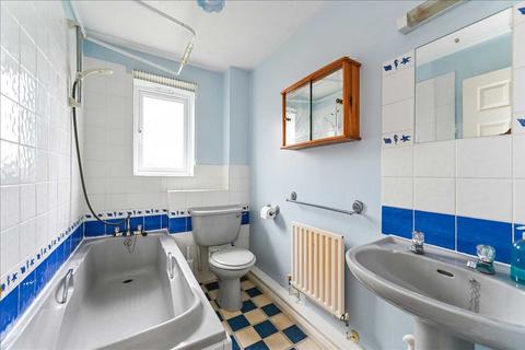 4 Coracle Close, Warsash, Southampton, SO31 9AT