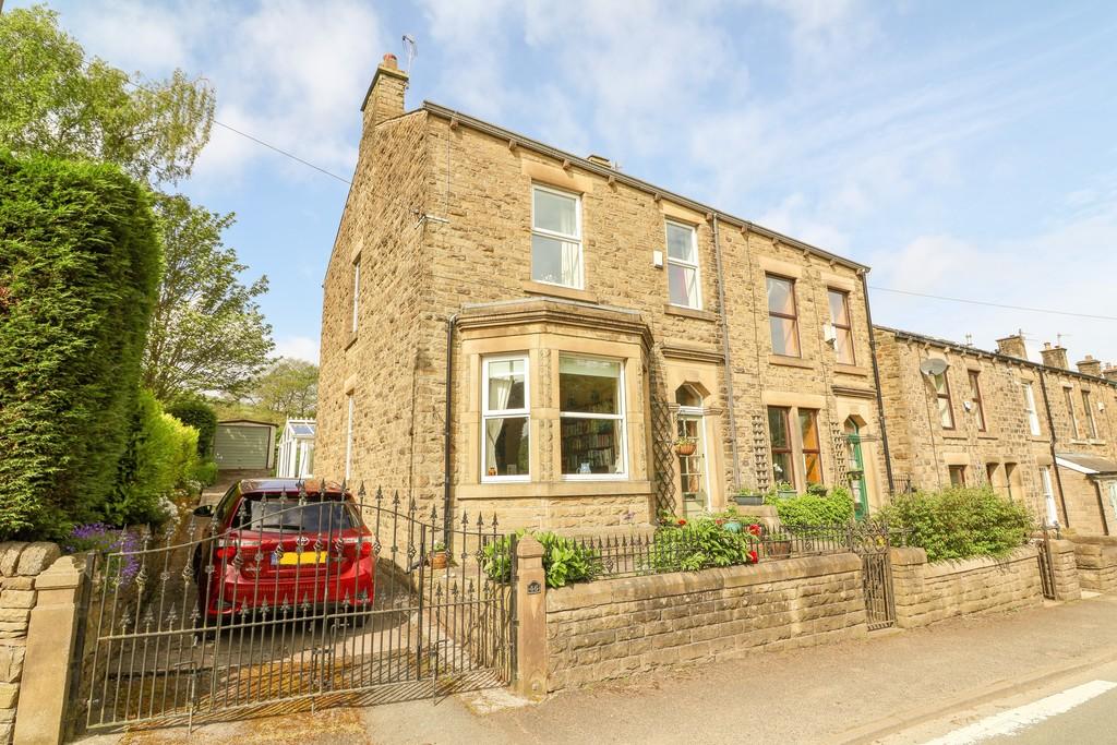 Turnlee Road, Glossop SK13 4 bed semidetached house for sale £375,000