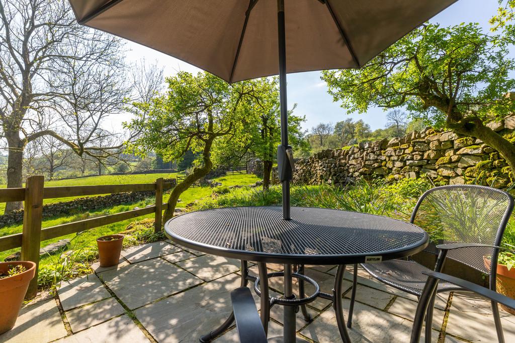 Peaceful sitting area by the Shepherds Hut