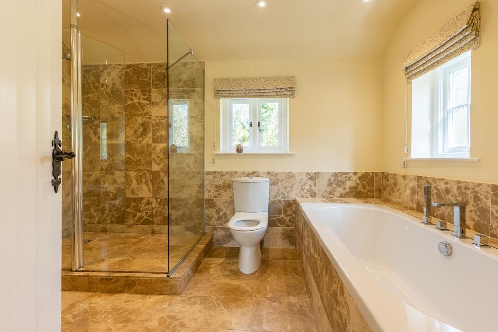 En Suite Bathroom to Master Bedroom