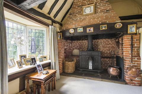 2 bedroom cottage for sale, Lower Street, Colchester CO7