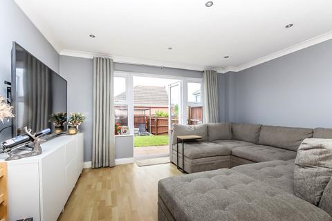 18 Chalon Close, Wellingborough, NN8 4JN