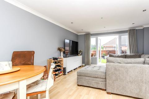 18 Chalon Close, Wellingborough, NN8 4JN
