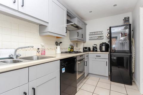 18 Chalon Close, Wellingborough, NN8 4JN