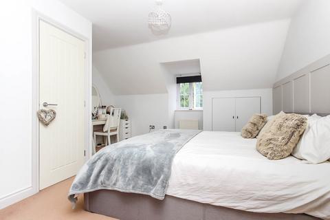 18 Chalon Close, Wellingborough, NN8 4JN
