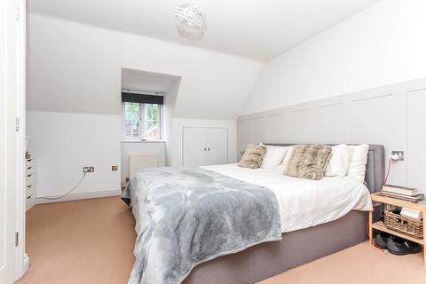 18 Chalon Close, Wellingborough, NN8 4JN