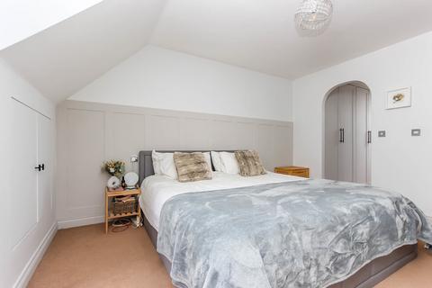 18 Chalon Close, Wellingborough, NN8 4JN