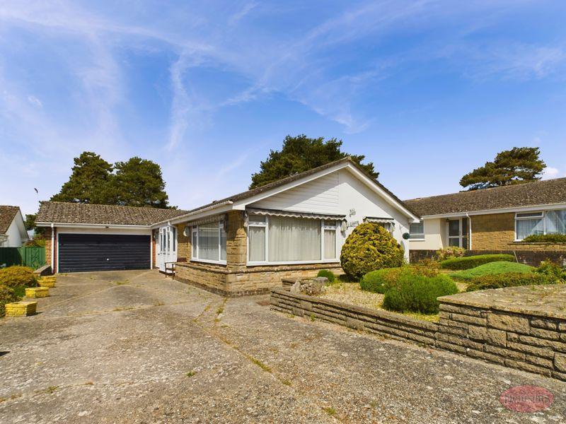 Hillside Drive, Christchurch, BH23 3 bed detached bungalow for sale £