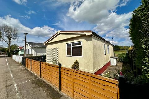 3 bedroom mobile home for sale, Lippitts Hill, Loughton