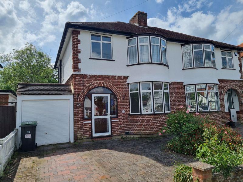 Brockenhurst Avenue, Worcester Park 3 bed semidetached house to rent