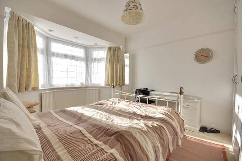 2 bedroom bungalow to rent, Mount Park Road, Pinner, HA5 2JS