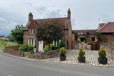 4 bedroom detached house to rent, Common Road, Chorleywood, Rickmansworth, WD3 5LP