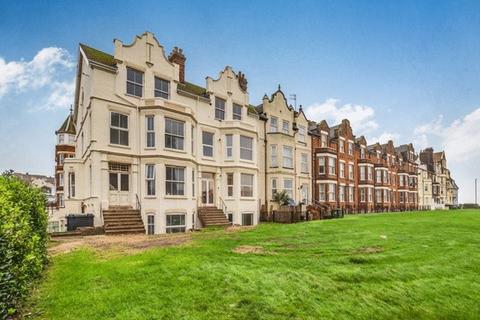 2 bedroom apartment for sale, Cabbell Road, Cromer NR27