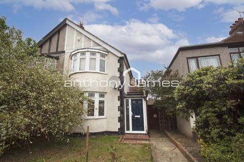 2 bedroom semi-detached house to rent, East Rochester Way, Sidcup DA15