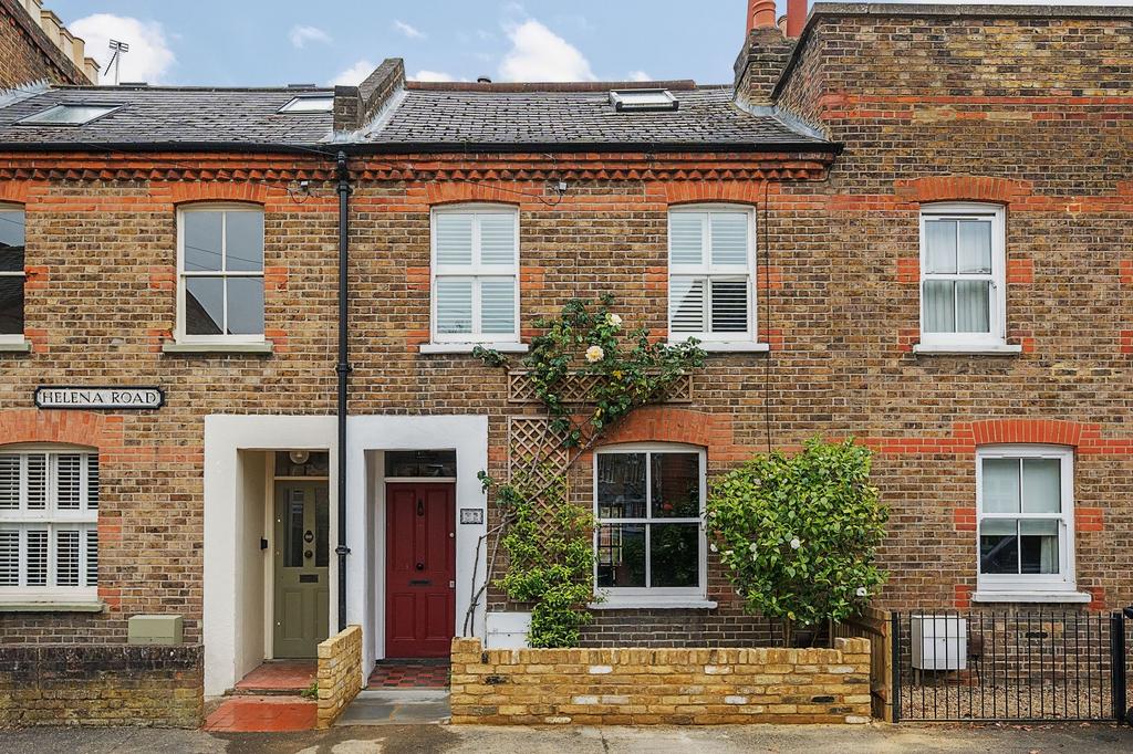 Helena Road, Windsor, SL4 3 bed terraced house for sale £695,000