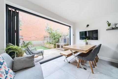 22 Helena Road, Windsor, SL4 1JN