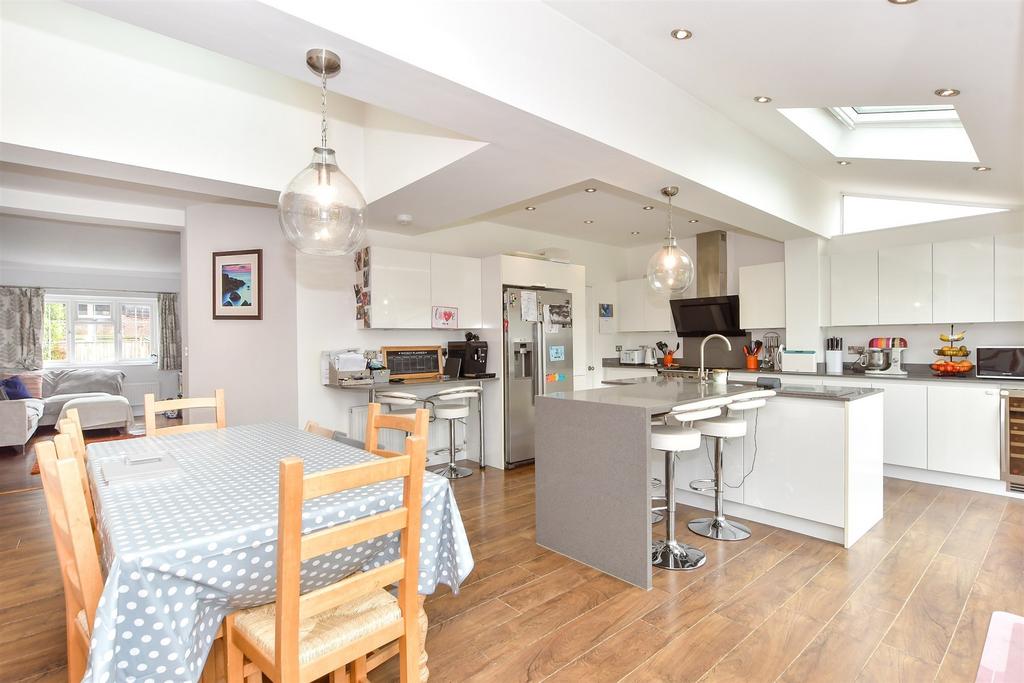 Kitchen/Dining Area