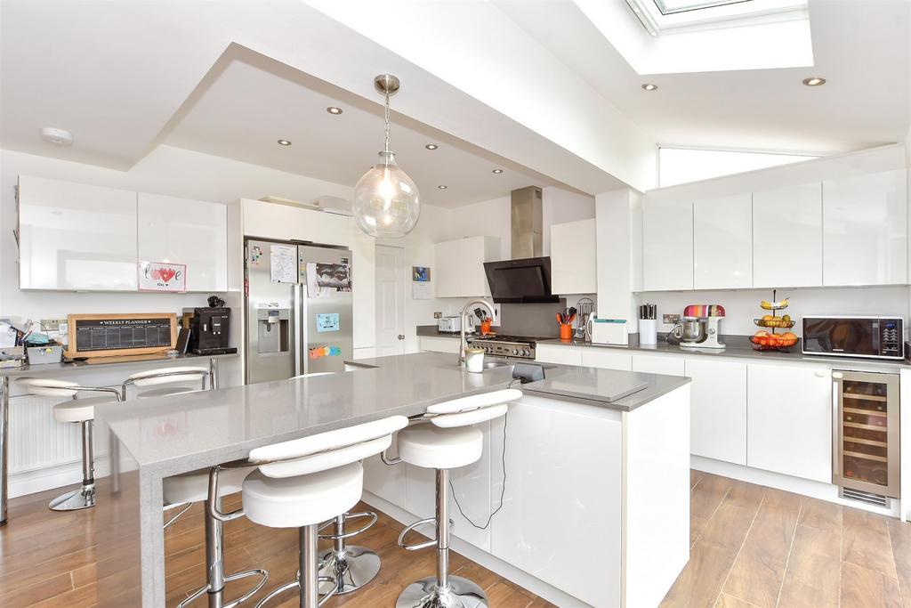 Kitchen/Dining Area