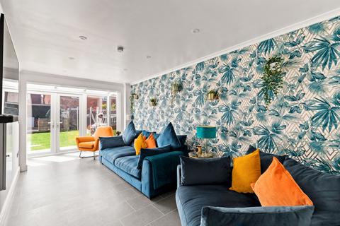 25 Campbell Road, Hawkinge, Folkestone, CT18 7TL