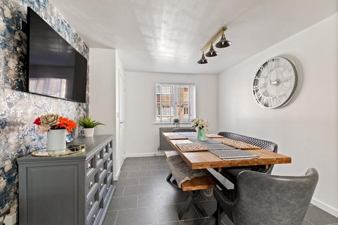 25 Campbell Road, Hawkinge, Folkestone, CT18 7TL