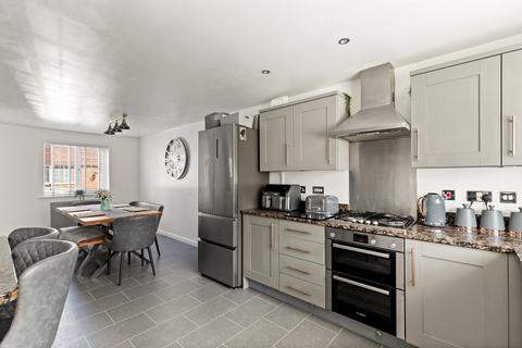 25 Campbell Road, Hawkinge, Folkestone, CT18 7TL