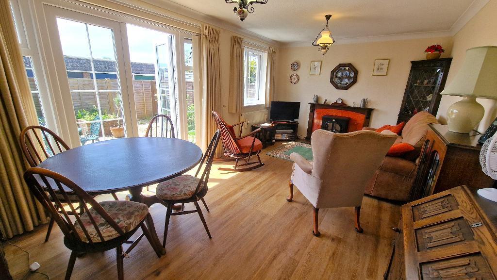 Sitting Room / Dining Room