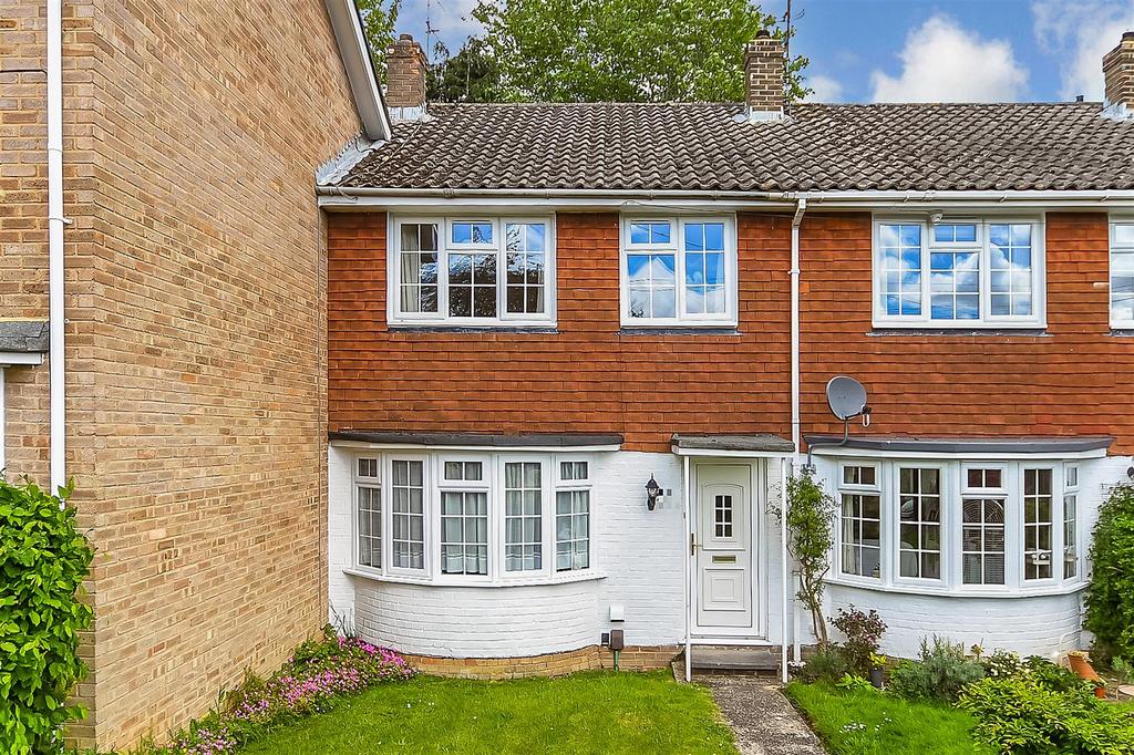 Lyndhurst Close, Crawley, West Sussex 3 bed end of terrace house for