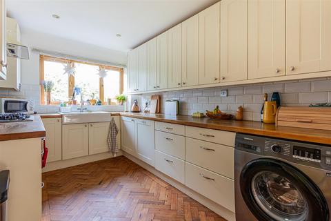 4 bedroom detached house for sale, Hampton Court Road, Cardiff CF23