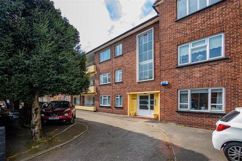 3 bedroom apartment for sale, Newport Road, Cardiff CF24