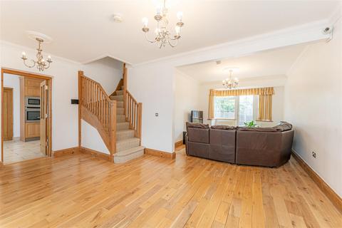 27 Eastbury Avenue, Enfield, EN1 3NJ