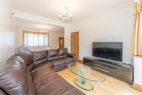 27 Eastbury Avenue, Enfield, EN1 3NJ