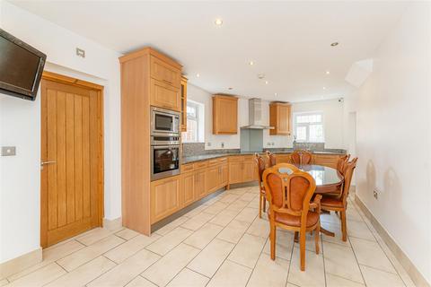 27 Eastbury Avenue, Enfield, EN1 3NJ