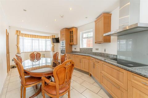 27 Eastbury Avenue, Enfield, EN1 3NJ