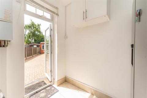 27 Eastbury Avenue, Enfield, EN1 3NJ