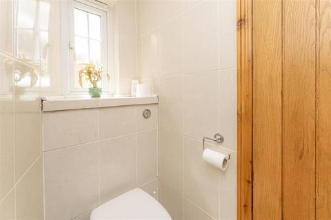 27 Eastbury Avenue, Enfield, EN1 3NJ