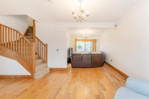 27 Eastbury Avenue, Enfield, EN1 3NJ