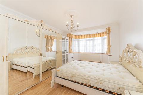 27 Eastbury Avenue, Enfield, EN1 3NJ