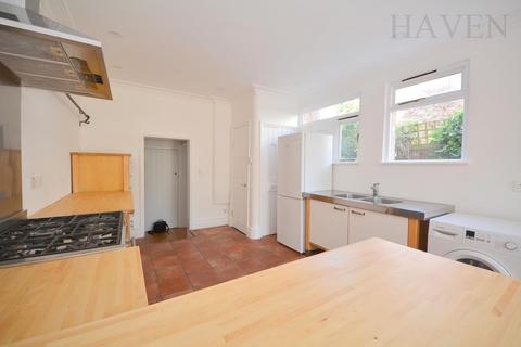 4 bedroom house to rent, Hertford Road, East Finchley, London