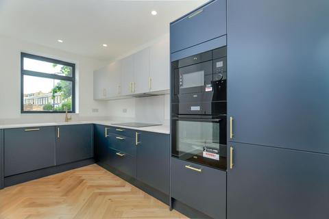 4 bedroom semi-detached house for sale, Barbauld Road, London