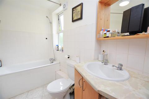 2 bedroom apartment to rent, Mill Road, Colliers Wood SW19