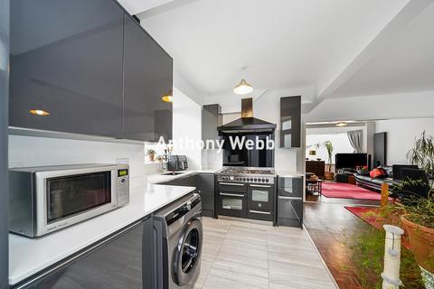 4 bedroom semi-detached house for sale, St. Thomas Road, Southgate, N14