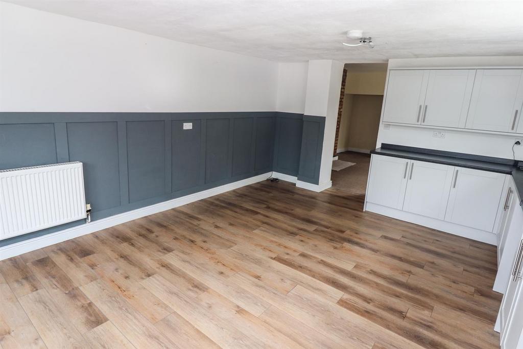 Upper Chirk Bank, Chirk Bank 2 bed end of terrace house £175,000