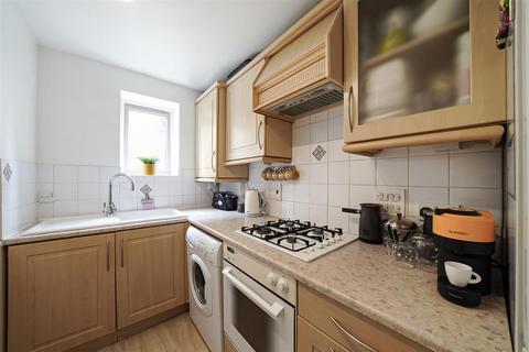 2 bedroom apartment for sale, Howard House, Britannia Village E16